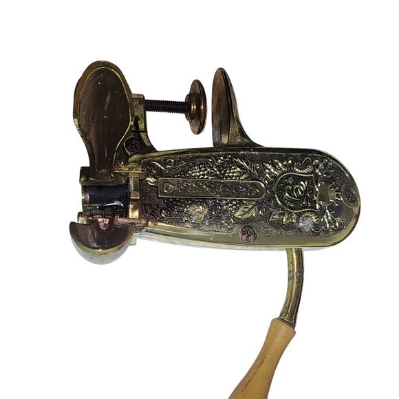 LEGRALE EUC VINTAGE ANTIQUE BRASS & WOOD TABLE TOP BOTTLE OPENER CORK SCREW - Picture 8 of 8